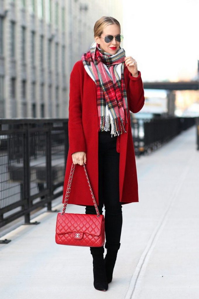 Красное пальто: все возможные варианты шарфов