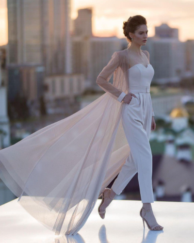Женский брючный свадебный костюм - модные тенденции 2023 года