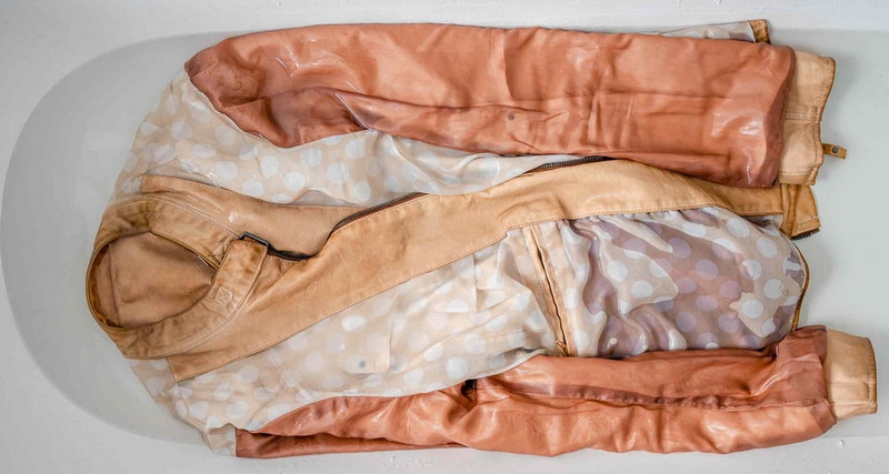 Как стирать куртку из экокожи в домашних условиях — ручная и машинная стирка