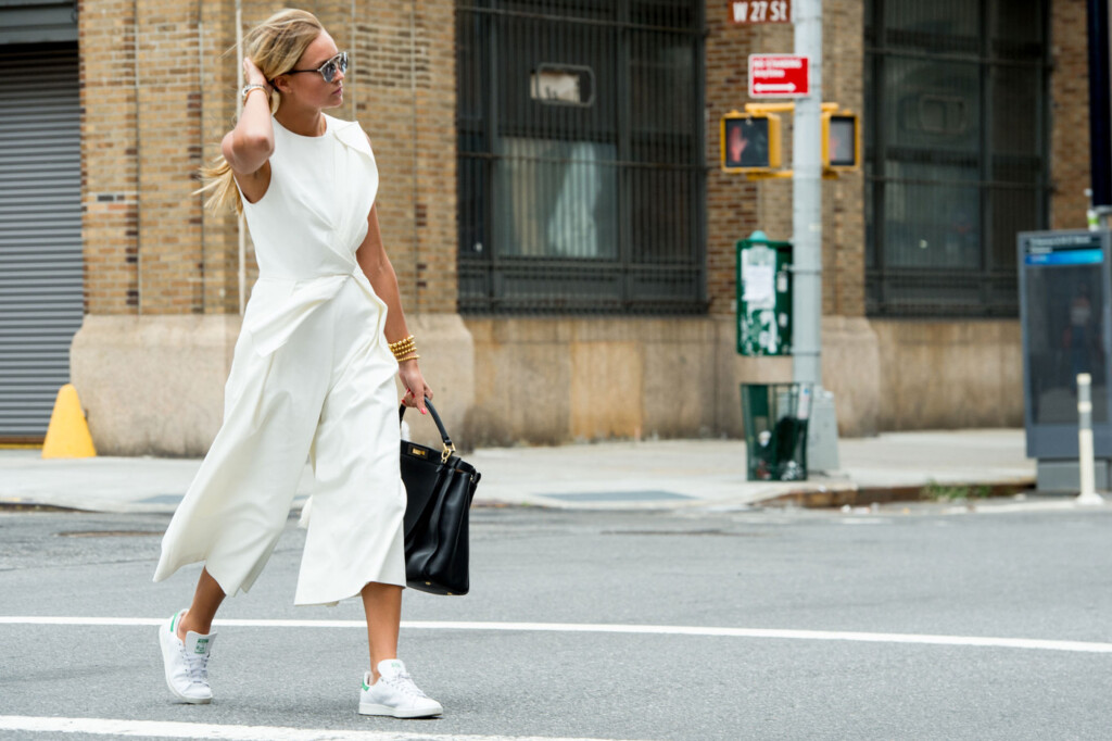 Белые кеды женские: с чем носить, сочетать, тренды, классные способы, фото