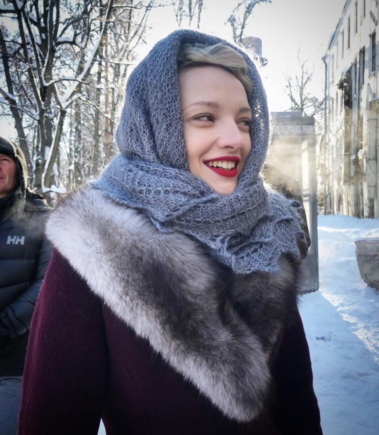 Как завязать красиво платок или шарф на голове зимой и выглядеть стильно