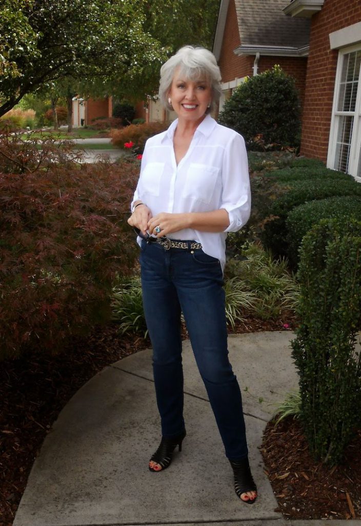 Классические джинсы для женщин 50 лет